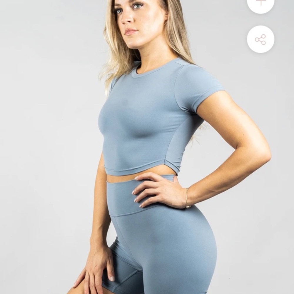 Buffbunny Live crop top